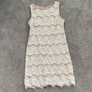 White lace sleeveless dress